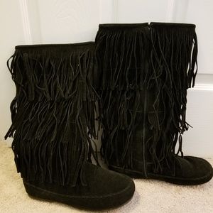 Black fringe boots
